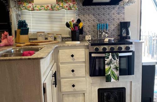 Southeastern Sacramento House | Stay while RV Flamingo Clamping🦩