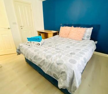 Doncaster House | Stay with H&S