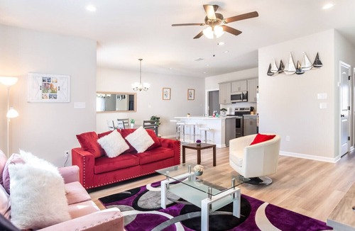 Highlands - Perkins House | Stay with Style and Cheer for the Tigers - CB1029