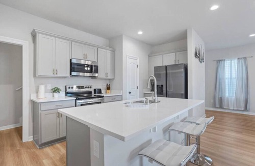 Highlands - Perkins House | Stay with Style and Cheer for the Tigers - CB1029