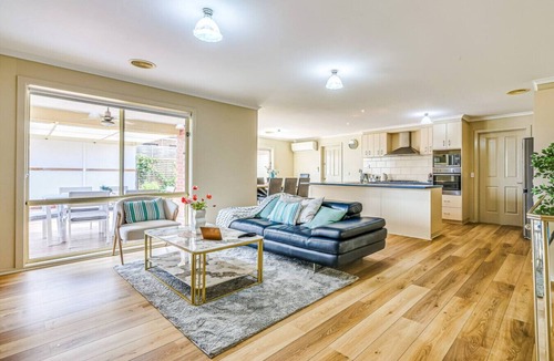 Corio House | StayAU Comfortable House w/Pool Table & Backyard