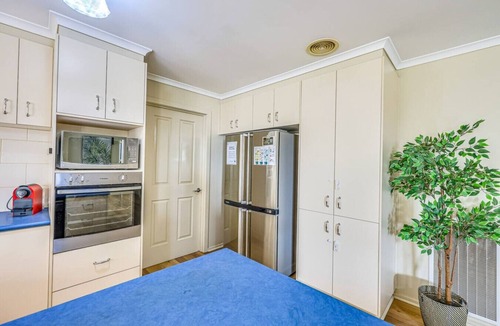 Corio House | StayAU Comfortable House w/Pool Table & Backyard