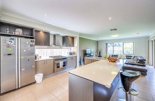 Point Cook House | StayAU Spacious Stay Point Cook