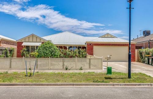 Corio House | StayAU Two-story Comfortable House Pool Table