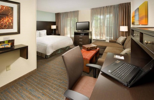 Glenview Hotel | Staybridge Suites Chicago - Glenview by IHG