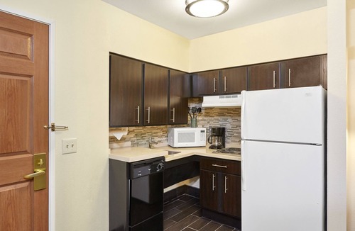 Glenview Hotel | Staybridge Suites Chicago - Glenview by IHG