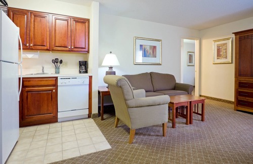 Cranbury Hotel | Staybridge Suites Cranbury by IHG