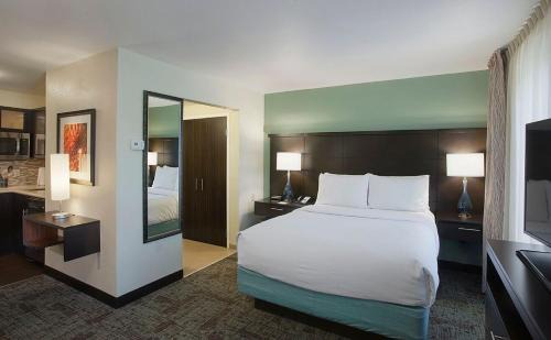 Fayetteville Hotel | Staybridge Suites Fayetteville by IHG