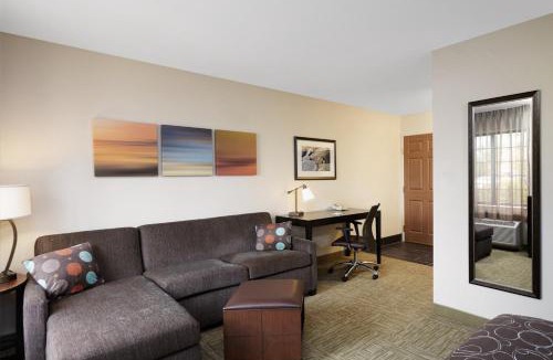 Glenview Hotel | Staybridge Suites Glenview by IHG