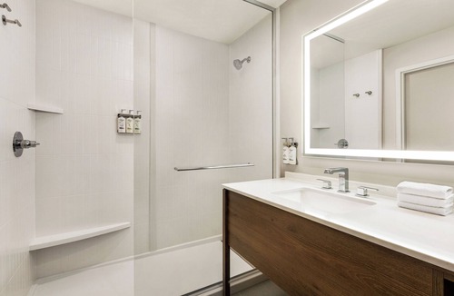 Baytown Hotel | Staybridge Suites Houston East - Baytown by IHG