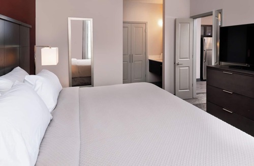 Lake Charles Hotel | Staybridge Suites Lake Charles by IHG
