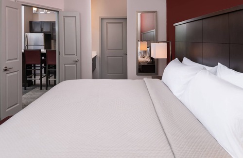 Lake Charles Hotel | Staybridge Suites Lake Charles by IHG