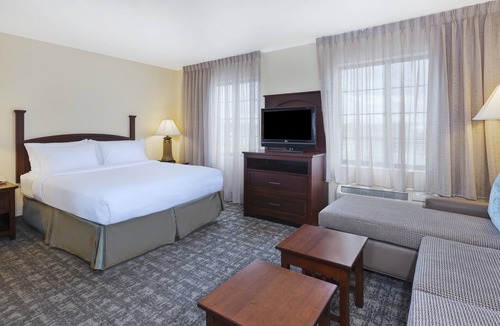 Okemos Hotel | Staybridge Suites Lansing - Okemos by IHG