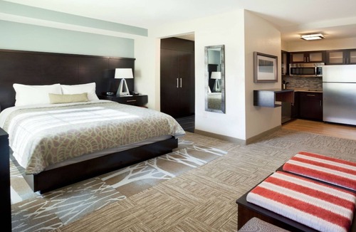 Tomball Hotel | Staybridge Suites Tomball - Spring Area by IHG