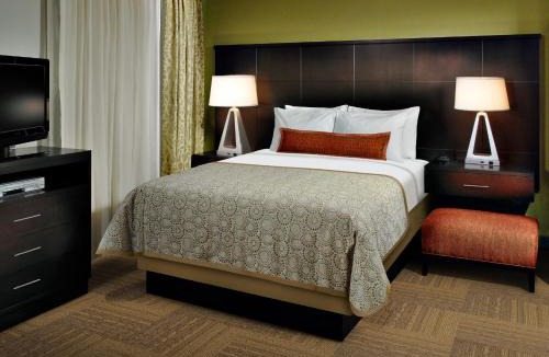 College Station Hotel | Staybridge Suites College Station by IHG