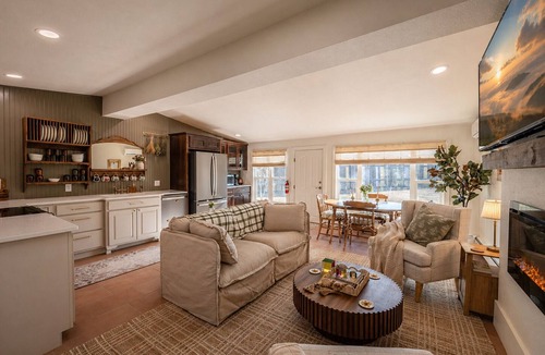 Red Butte House | StayCasper Hot Tub + Mnt Views+Private Lot