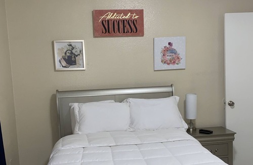 Spring Branch West Apartment | StayCation Apt❤️/Very Spacious/Free Parking & WIFI