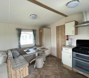 Leysdown-on-Sea Apartment | Staycation For You (Kent)