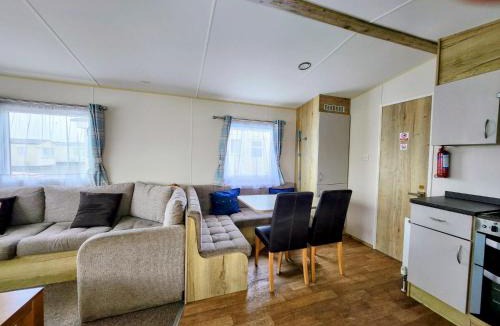 Leysdown-on-Sea Apartment | Staycation For You (Kent)