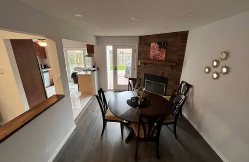 Winona House | Staycation StoneyCreek- 3Bdrm-Hotub-BBQ-Lakeside-