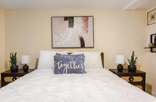 Overbrook Apartment | Staycation Suite