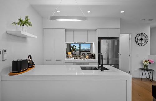 Northcote Apartment | StayCentral - Northcote Townhouse with Study