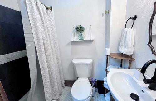 Kirksville Apartment | StayClose- Skylight Studio Downtown, Queen, 30+ days