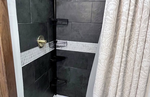 Kirksville Apartment | StayClose- Skylight Studio Downtown, Queen, 30+ days