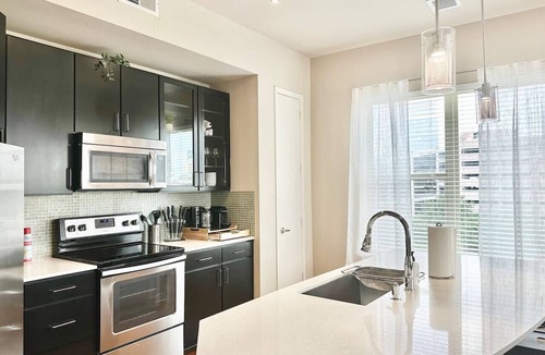 Texas Medical Center Apartment | StayCozy Lux 2KingBed by MD Anderson TMC Free P