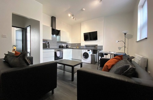 Crewe Apartment | StayCrewe Apartments