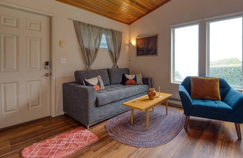 Coos Bay House | #StayinMyDistrict Cape Arago Ocean Studio Suite
