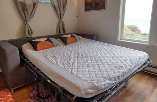 Coos Bay House | #StayinMyDistrict Cape Arago Ocean Studio Suite