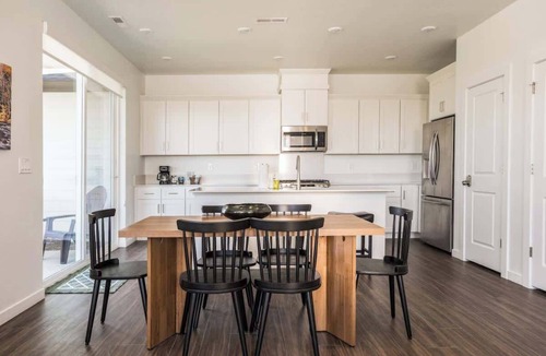 Eagle House | #StayInMyDistrict Eagle Ridge Escape