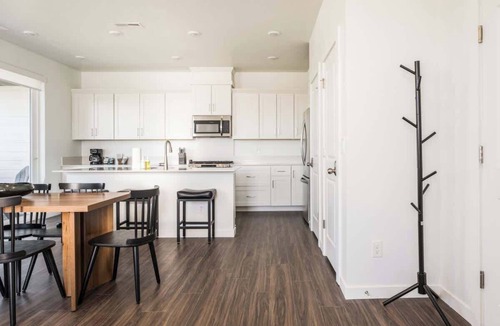 Eagle House | #StayInMyDistrict Eagle Ridge Escape