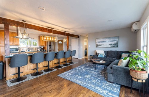 Garibaldi House | #StayinMyDistrict Garibaldi Bay Views