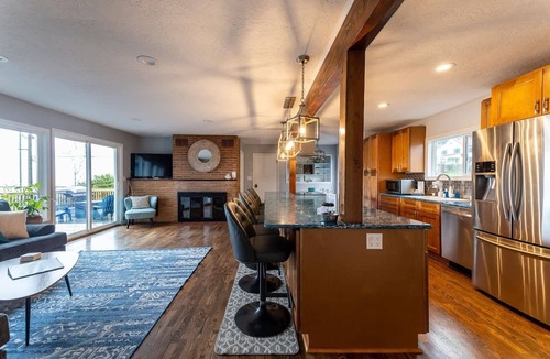 Garibaldi House | #StayinMyDistrict Garibaldi Bay Views