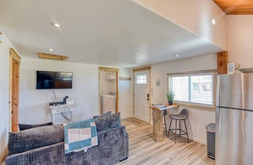 Lakeside House | #StayinMyDistrict Lakeside Cottage