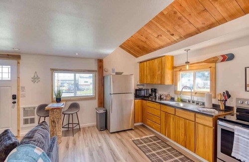 Lakeside House | #StayinMyDistrict Lakeside Cottage