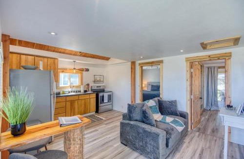 Lakeside House | #StayinMyDistrict Lakeside Cottage