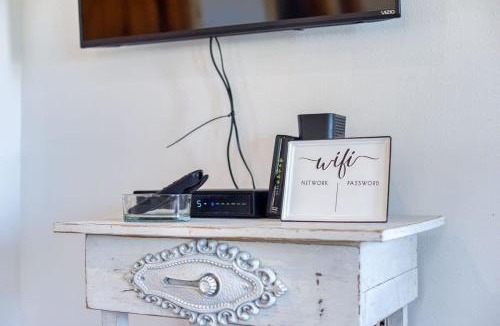 Lakeside House | #StayinMyDistrict Lakeside Cottage