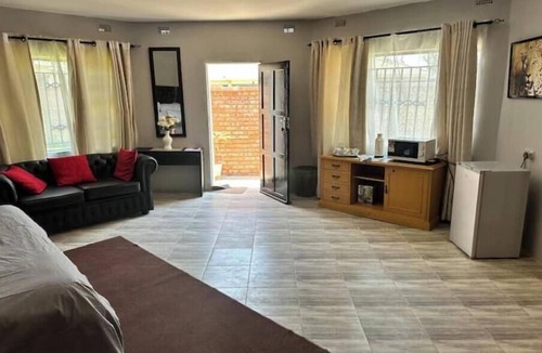 Bouvet Island House | Staylax - Hatfield bedsitter