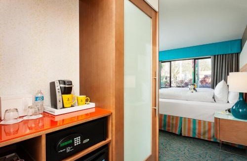 University District Hotel | Staypineapple, University Inn, University District Seattle