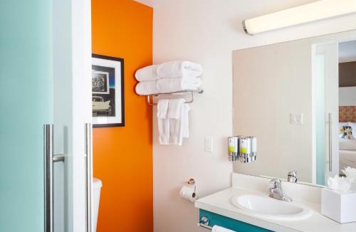 University District Hotel | Staypineapple, University Inn, University District Seattle