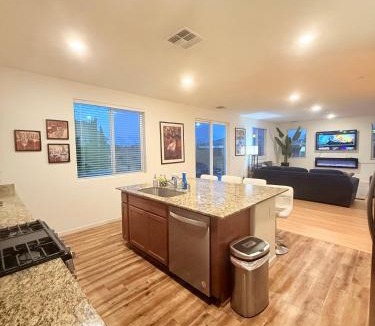 Rio Vista Villa | #stayRioVista -Country Club House with Hot Tub-Sauna-Firepit-Garden-Games