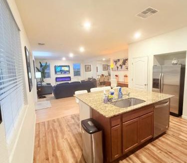Rio Vista Villa | #stayRioVista -Country Club House with Hot Tub-Sauna-Firepit-Garden-Games