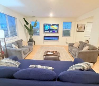 Rio Vista Villa | #stayRioVista -Country Club House with Hot Tub-Sauna-Firepit-Garden-Games
