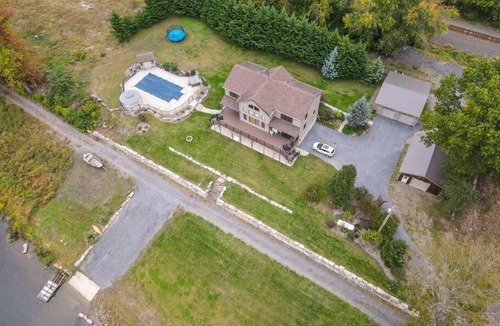 Dauphin House | Stays @ Riverside Manor