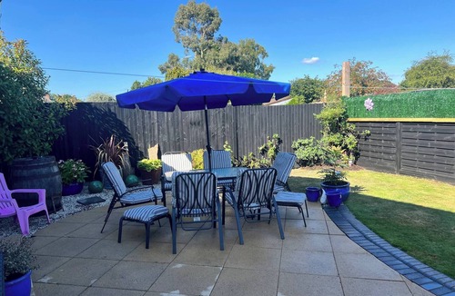 Solihull House | staysolihull, large spacious corner house,