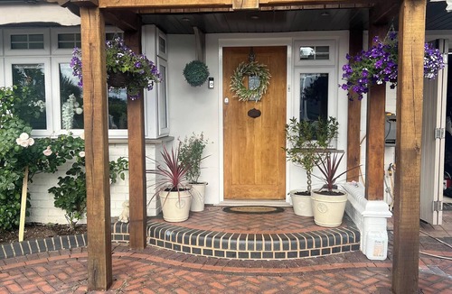 Solihull House | Staysolihull, Large Spacious Corner House,