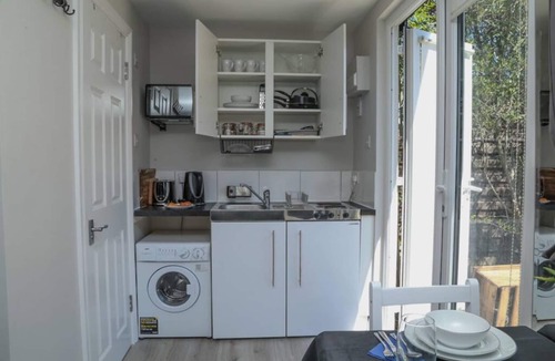 Crofton Park House | StayZo Crofton Park - Central London Studio